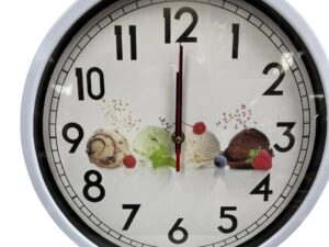 Round Plastic Pattern Clock